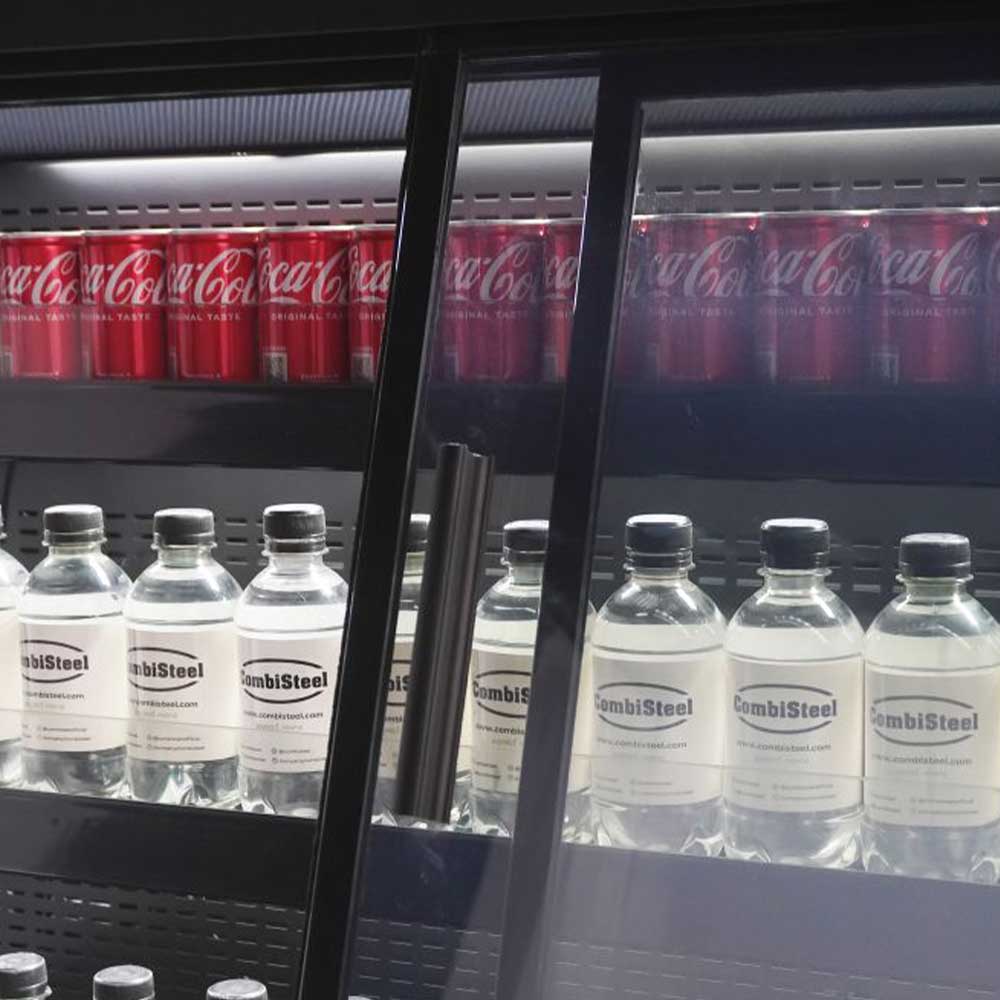 Vitrine réfrigérée de présentation noire avec portes coulissantes 1.9m
